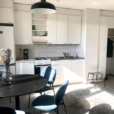 Top Floor One Bedroom With Balcony Appartement *